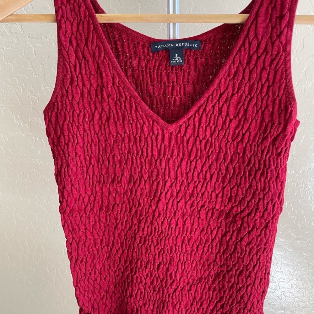 Banana Republic deep red stretch top ,gently worn .